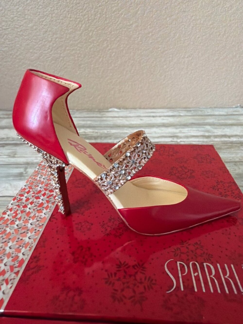 2006 Just the Right Shoe by Raine "Sparkle" 6th Annual Christmas #25622 w/Box